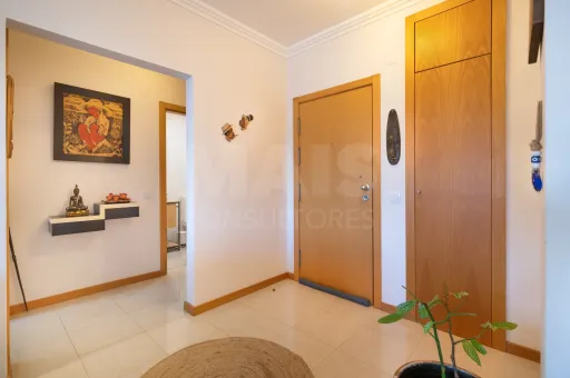 Andar de Moradia T4 com Terraço em Agualva-Cacém