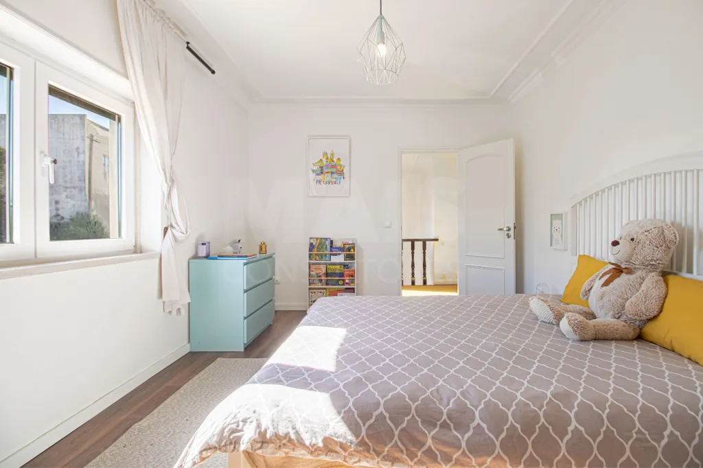 🏡 Unique Opportunity: Ideal for Two Families or Extra Income!🏡