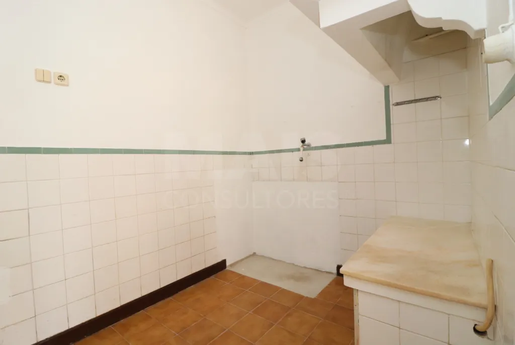 2-Bedroom Ground-Floor Apartment with Patio in Porto Alto