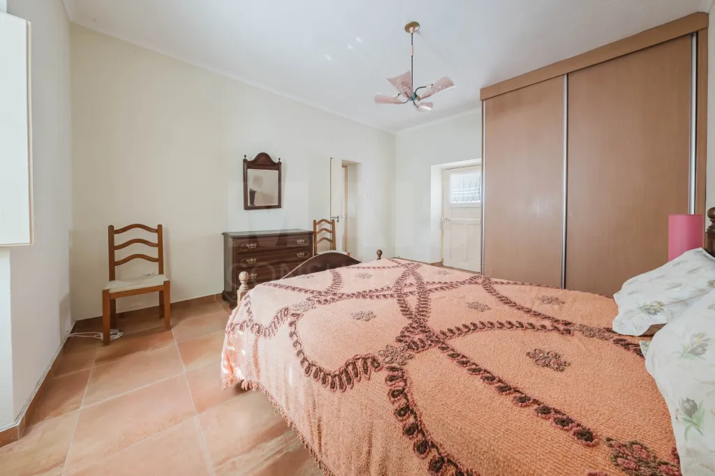 Propriedade única, a apenas 2 km de Alcobaça, com mais de 30.000 m² de terreno
