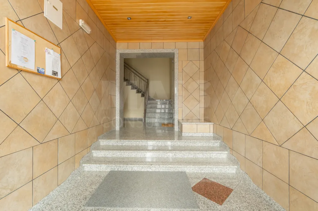 Apartamento T3 com 4 Varandas, Excelentes Áreas e Conforto Total – Praceta Tranquila, no Porto Alto em Samora Correia