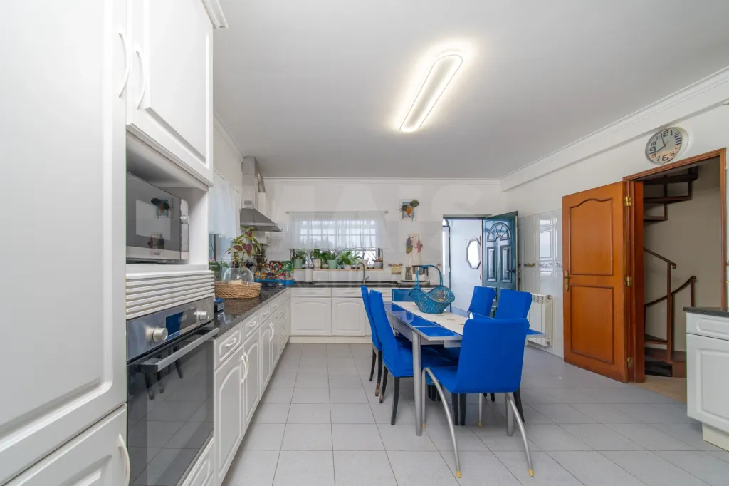 Moradia T4 com Piscina, Excelente Espaço Exterior em Carnota - Alenquer