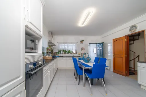 Moradia T4 com Piscina, Excelente Espaço Exterior em Carnota - Alenquer