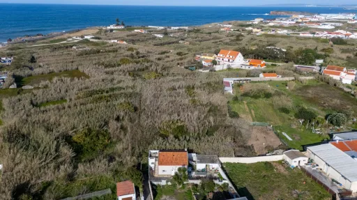 Terreno com 7.840m2 em Peniche