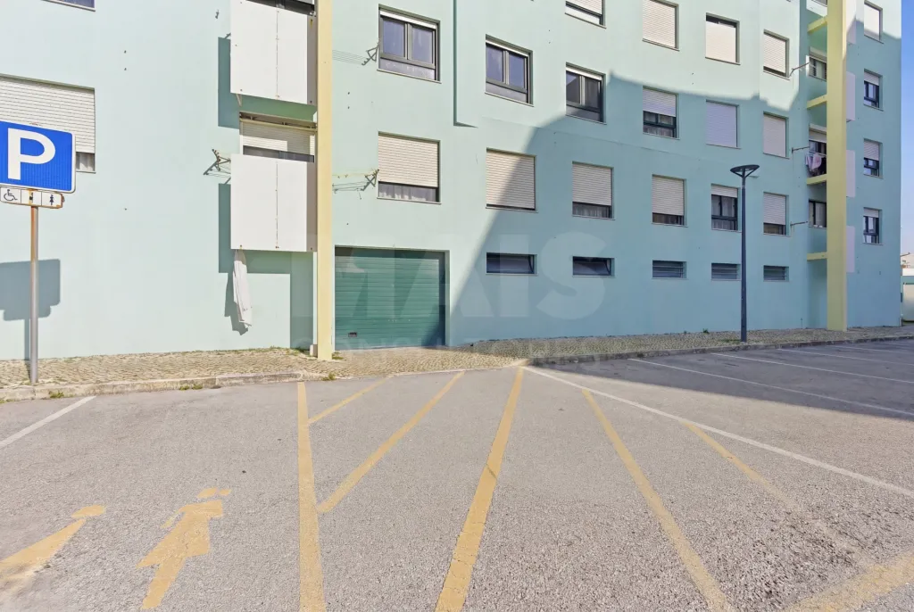 Garagem fechada em Peniche