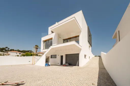 3+1 Bedroom House with Pool and Garage, Caldas da Rainha