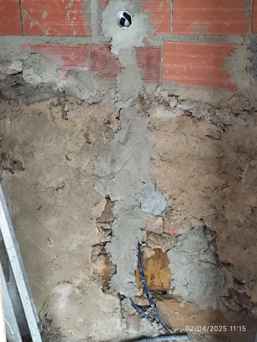 Moradia T1 Parcialmente Remodelada no casal das Andorinhas - Dois Portos