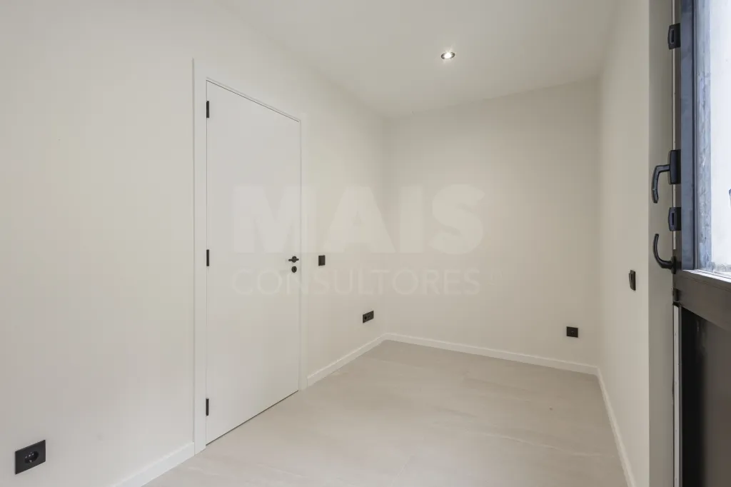 Moradia T3+1 NOVA com piscina em terreno de 2098m2