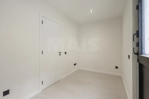 Moradia T3+1 NOVA com piscina em terreno de 2098m2