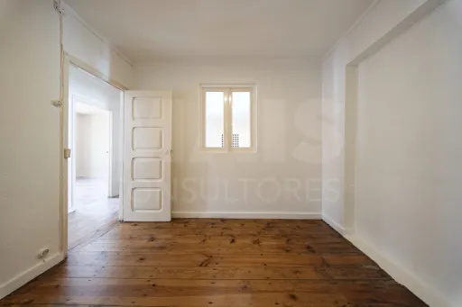 Moradia T2+1 com Garagem no Centro de Atouguia da Baleia