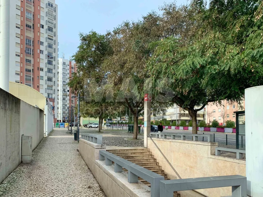 Apartamento T2 totalmente remodelado, Parque das Nações