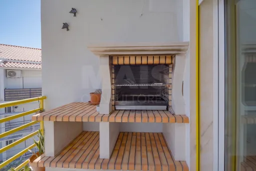 3-Bedroom Apartment with Parking in the Oliveirinhas Development in Samora Correia
