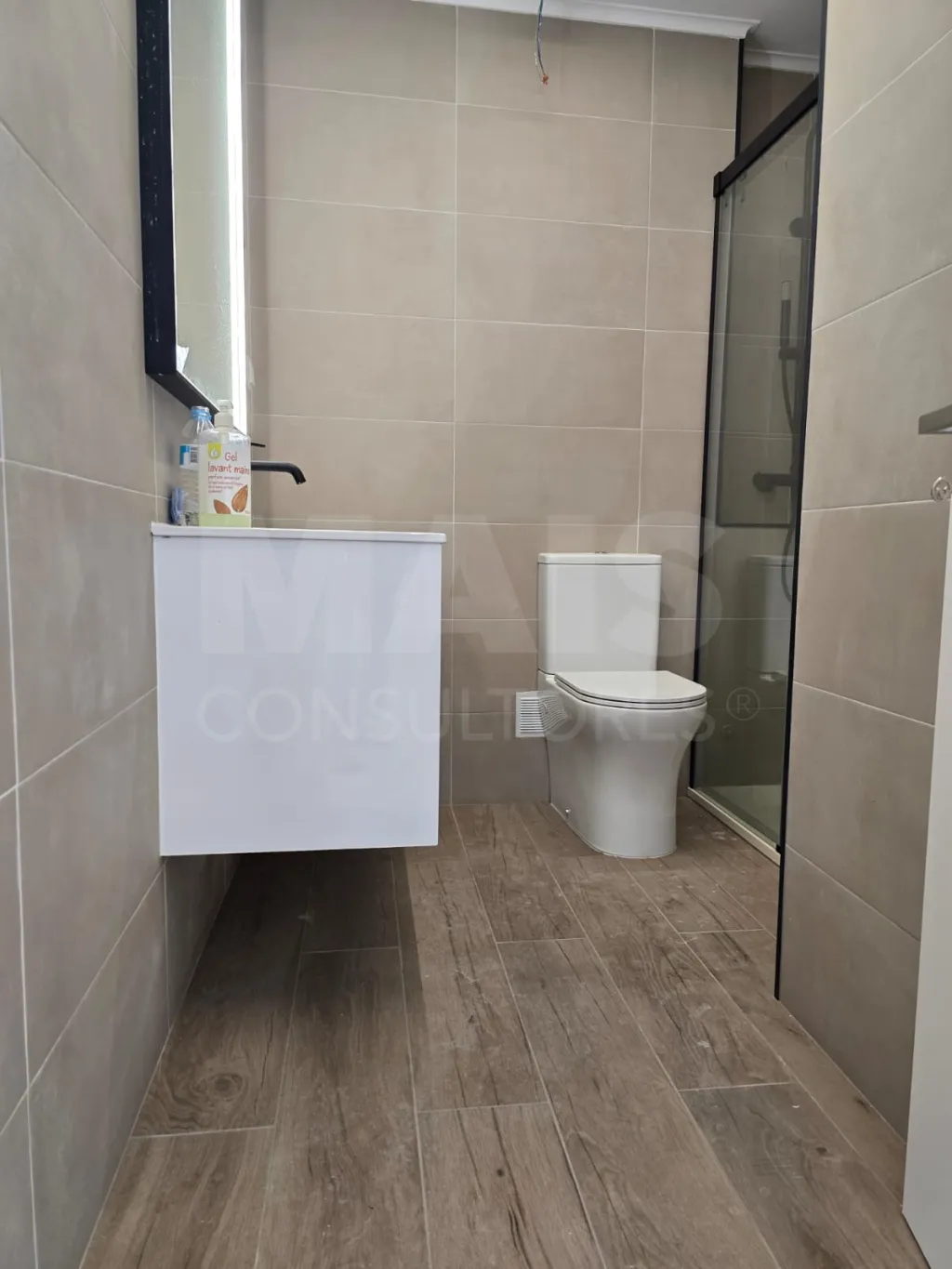 T2 Refurbished in Almada with Balcony