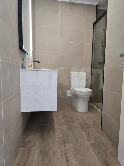 T2 Remodelado em Almada com Varanda