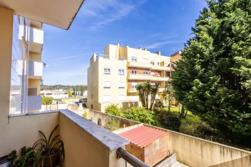 Apartamento T2 com garagem