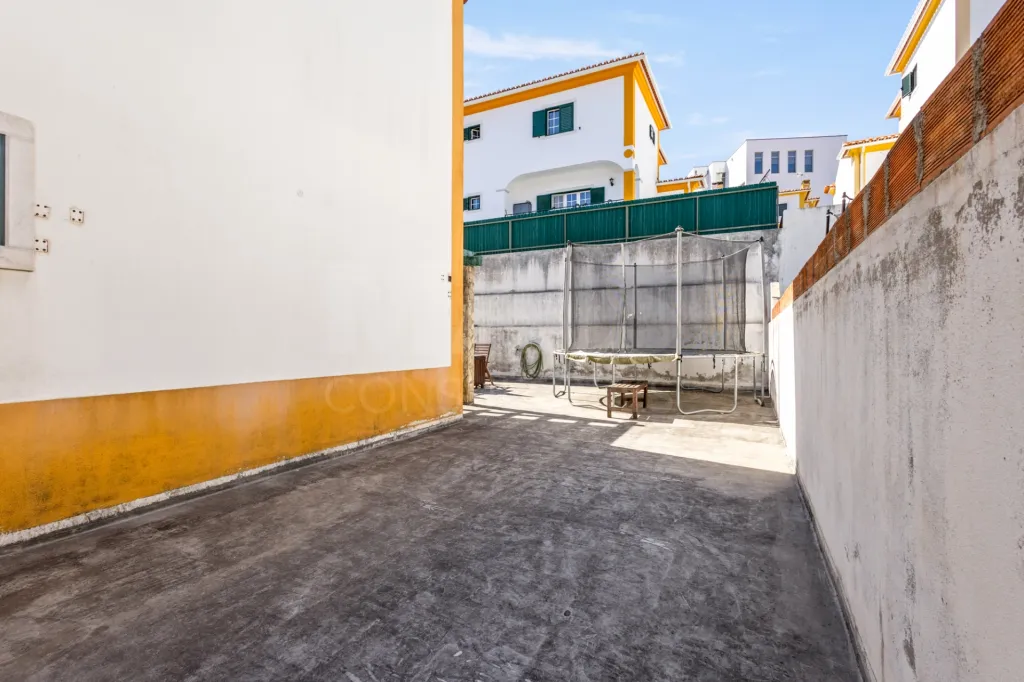 Excelente Moradia T3 com área exterior de lazer e Garagem Ampla