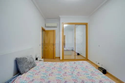 Apartamento T3 Mobiliado | Famões - Urb. Courela dos Fornos