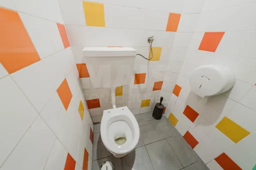Prédio no centro de Peniche – com comércio e habitação, vista mar