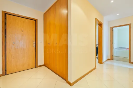 Apartamento T2 com 1 Lugar de Estacionamento  e Varanda | Próximo da Praia da Rocha – Encosta da Marina  - Portimão