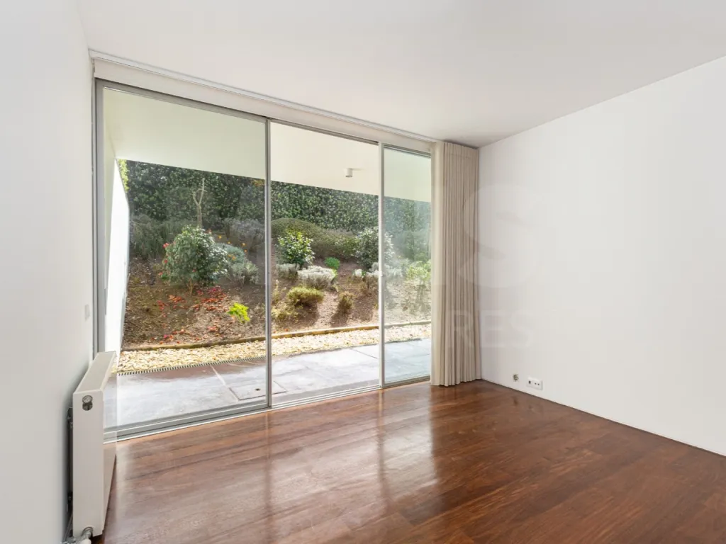 Single-story 4-bedroom house in an exclusive resort