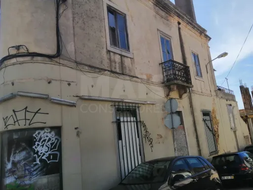 Prédio em Estoril a 100 mt do Casino para remodelação total