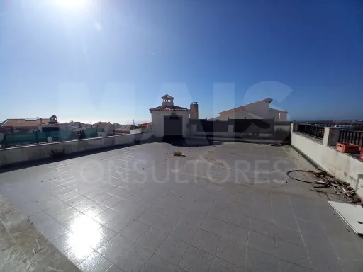 Moradia de 5 Assoalhadas em Ribamar C/ lote de 300m2 e Sótão amplo