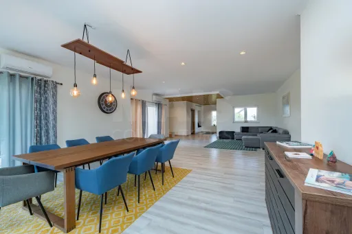 Moradia T4 térrea, semi-nova com terreno de 3500m2 em Salvaterra de Magos