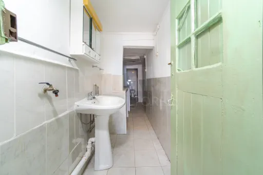Moradia T1 para remodelação total em Benavente