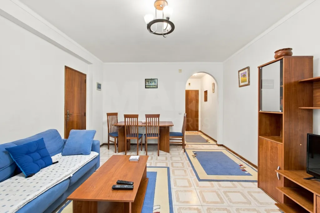 Apartamento T2 com marquise em Peniche
