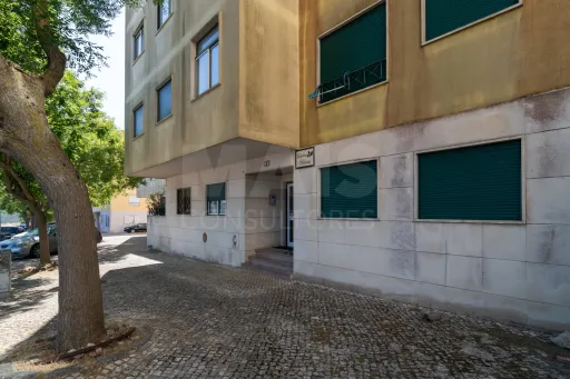 Excellent 2-bedr. apartment in quiet, upmarket area