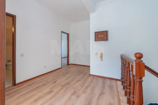 Oportunidade no Porto Alto, moradia T4+1 com 204m2 e logradouro.