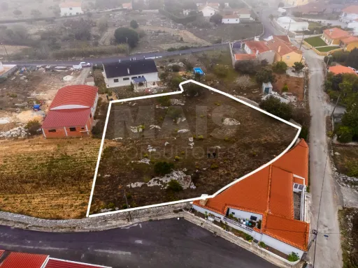 Terreno Urbano com 1980m2, Construção Moradia até 300m2