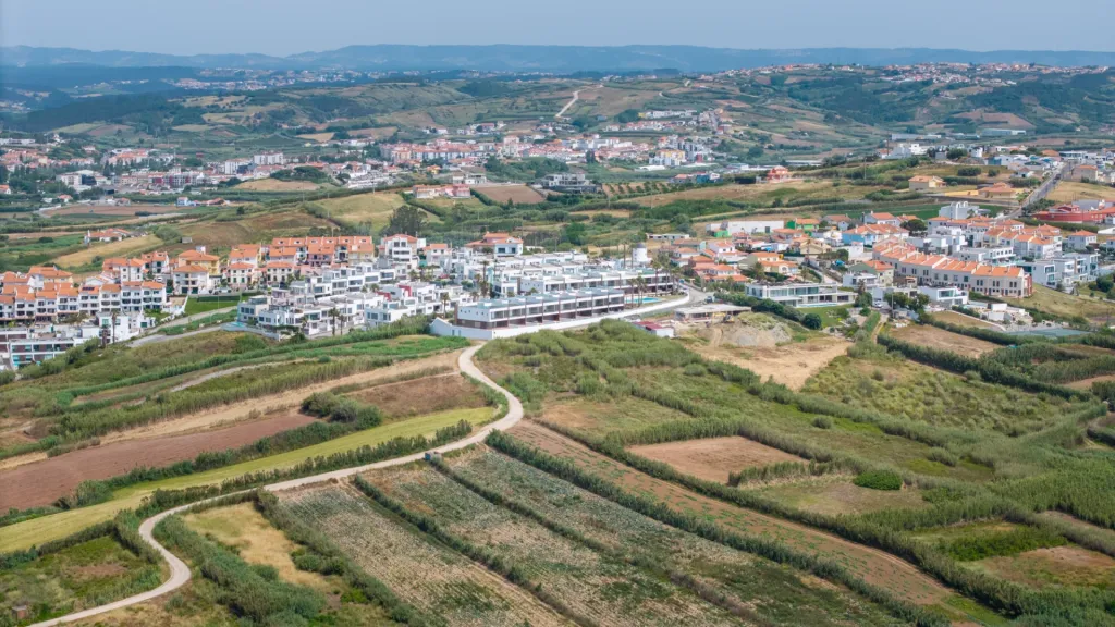 Moradia T4 com Vista Mar, Jacuzzi Panorâmico e Energia Solar | Lourinhã