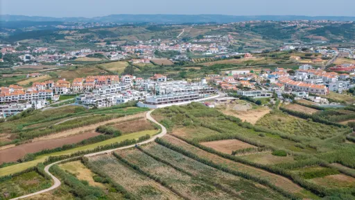 Moradia T4 com Vista Mar, Jacuzzi Panorâmico e Energia Solar | Lourinhã