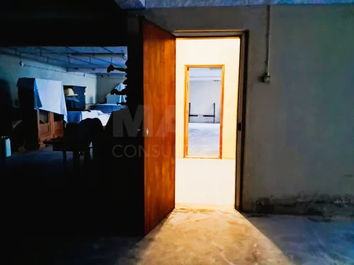 Armazém com Logradouro e Duas Entradas Principais - Centro de Castelo Branco