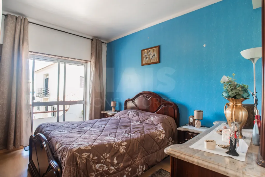 2-Bedroom Apartment in the Heart of Cadaval – Comfort, Location, and Potential!