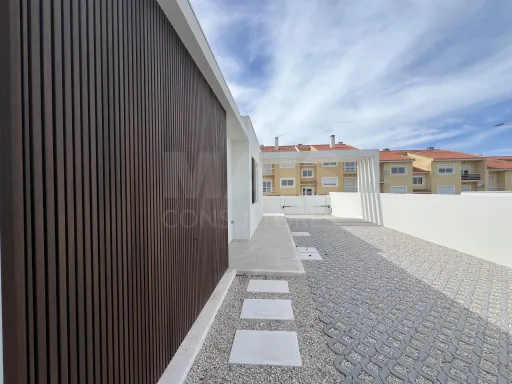 Moradia T3 NOVA com piscina em Capelas, Lourinhã