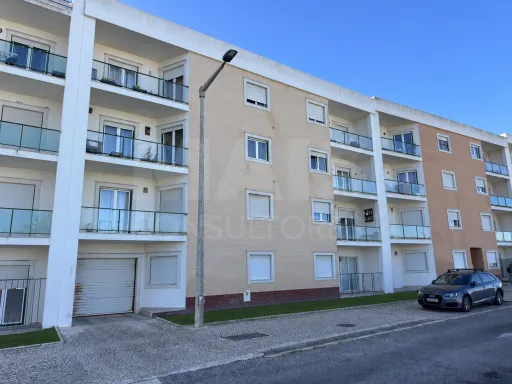 Apartamento T3 com suíte e garagem em Peniche