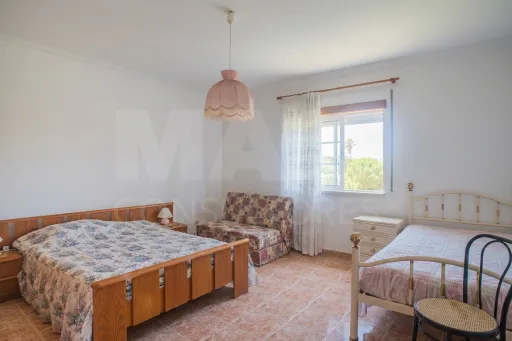 Moradia T2 com Cave Ampla e lote de 900 m²