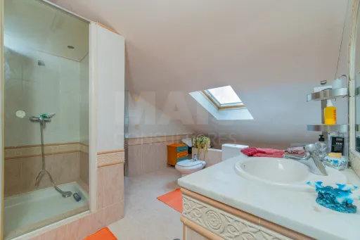 Moradia T4 com Piscina, Excelente Espaço Exterior em Carnota - Alenquer