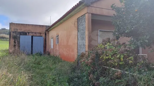 Moradia T3 em Sapataria, com terreno urbano de 4000m2