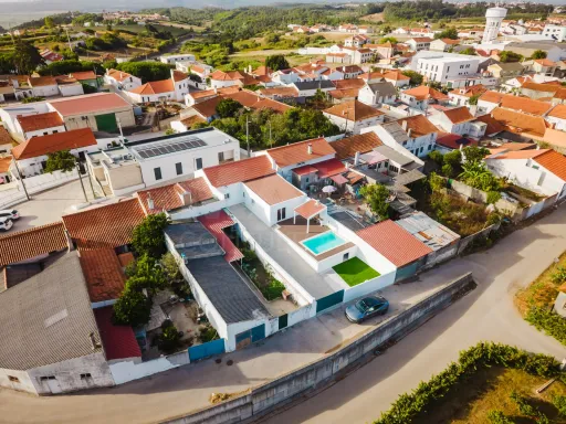 Moradia Geminada T3, Totalmente Remodelada