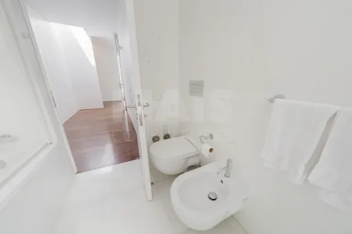 Moradia T4 com piscina inserida num Resort em lote com 1191m2
