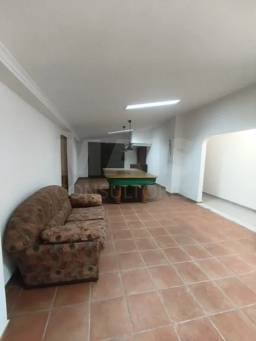 Propriedade com Piscina e Instalações Equestres – Um Refúgio Tranquilo com Potencial de Expansão