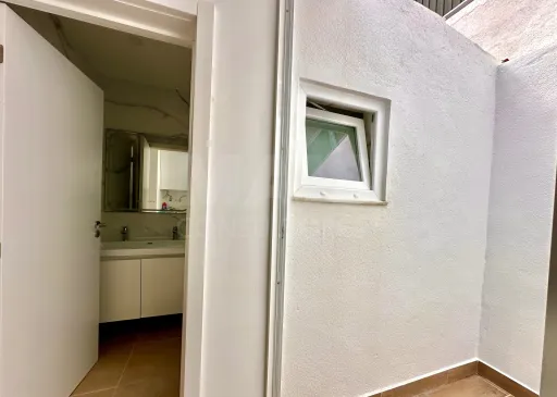 Moradia T3 em Banda Totalmente Renovada com Terraço - Avenidas Novas
