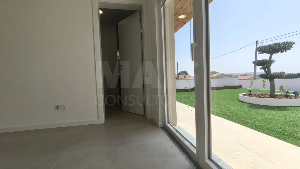 Single-Story 2-Bedroom + 1 House with Pool, Outbuilding, and 3,476 m² Lot | Comfort, Privacy, and Quality of Life