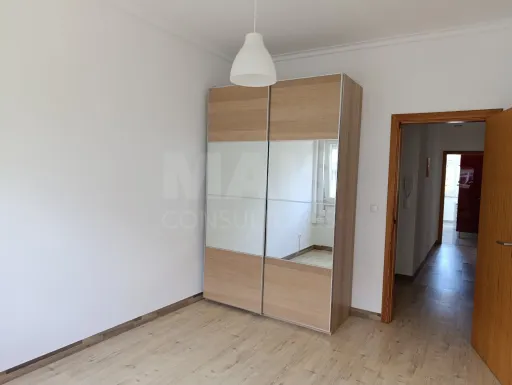 T2 em Carnide - Conforto, Luz e localização privilegiada.