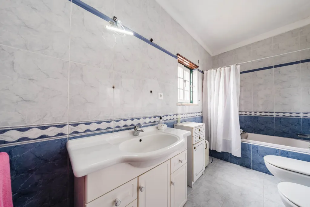 Moradia T5 com 2 Anexos em Terreno com mais de 1.400 m²