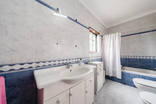 Moradia T5 com 2 Anexos em Terreno com mais de 1.400 m²