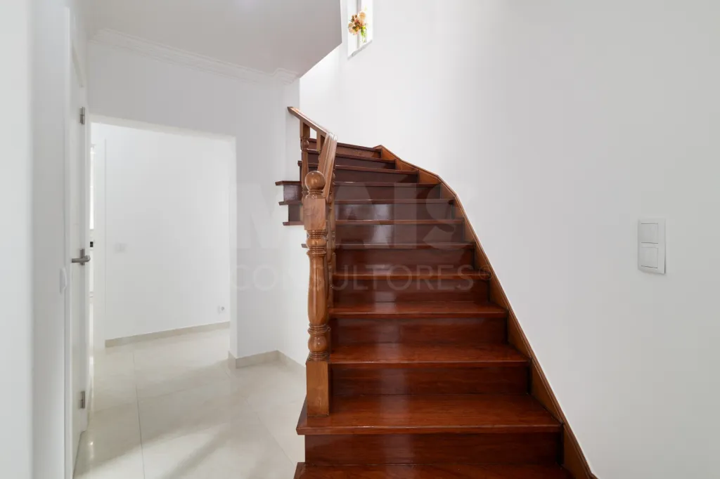 Moradia Isolada T4 Renovada — Abuxarda / Alvide, Cascais
